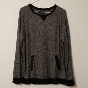 EUC Simply Vera Wang Sweatshirt